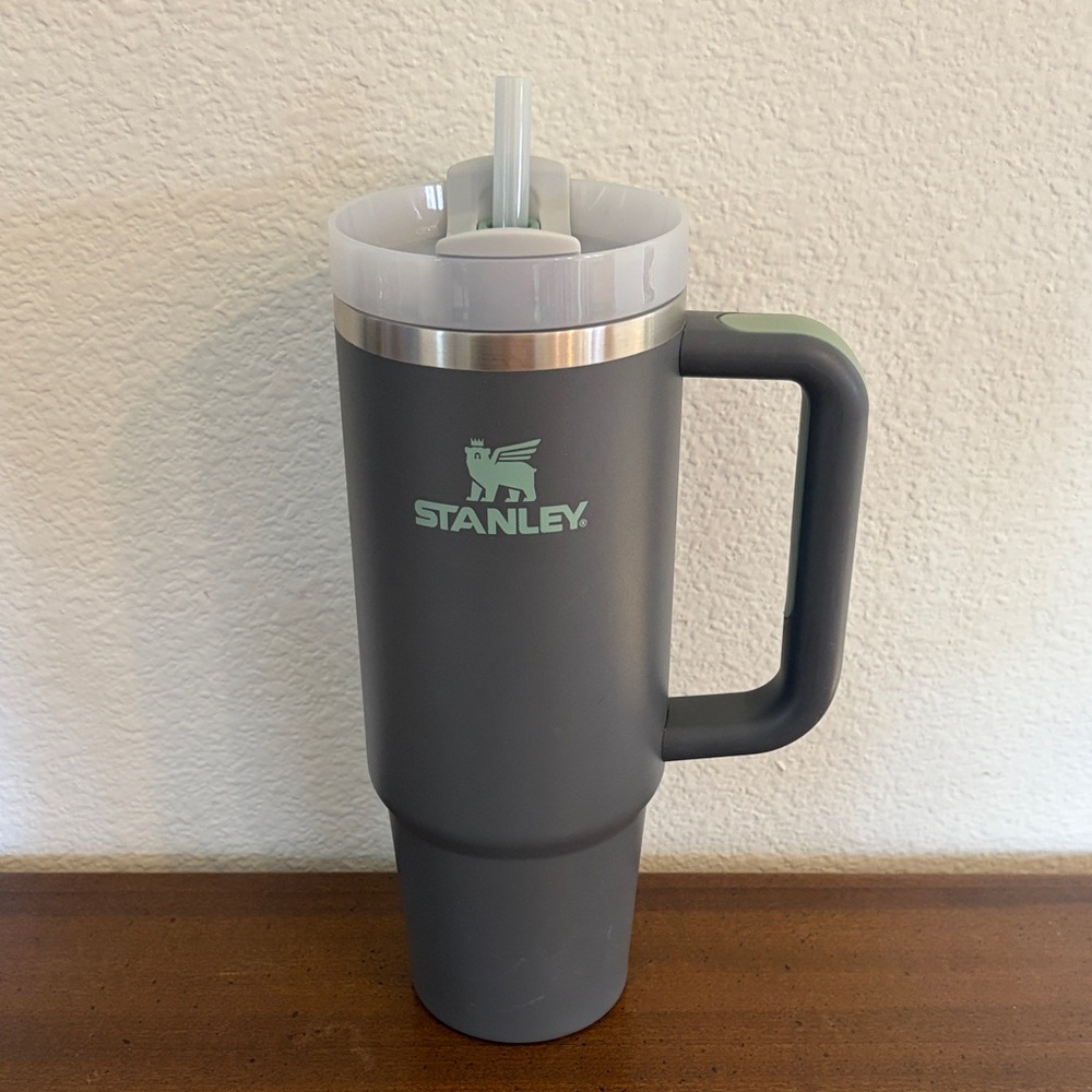 Stanley Quencher H2.0 FlowState Tumbler Charcoal Travel Mug